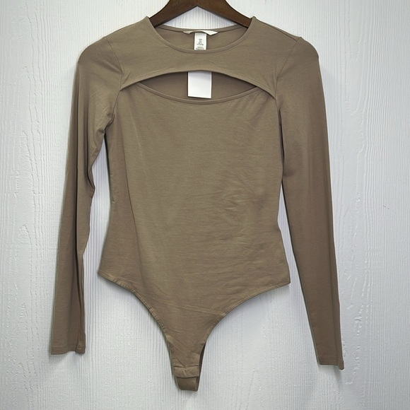 H&M - NWT Cut Out Thong Snap Closure Round Neck Long Sleeve Bodysuit Size Small - Picture 8 of 12